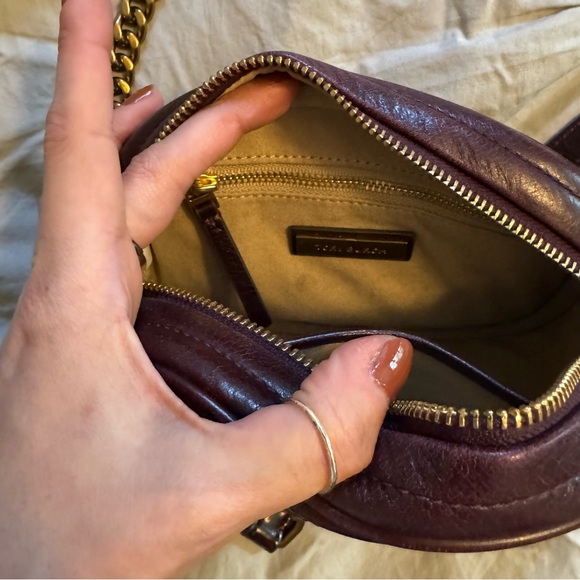 Tory Burch Kira Chevron Glazed Small Camera Bag in Fig - Picture 7 of 15